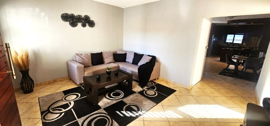 To Let 4 Bedroom Property for Rent in Safari Gardens North West